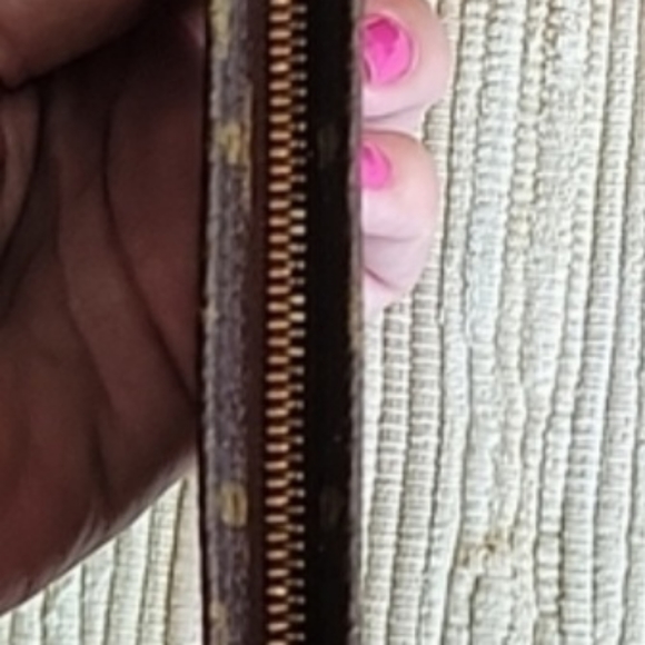 Louis Vuitton Pouch - Picture 9 of 9